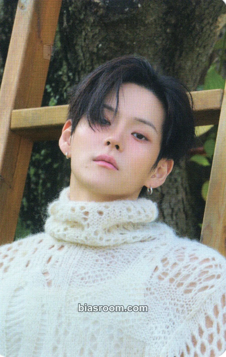 Yoshi 2026 Season's Greetings - Offstage: Soft days Photocard - TREASURE - TREASURE K-pop photocard