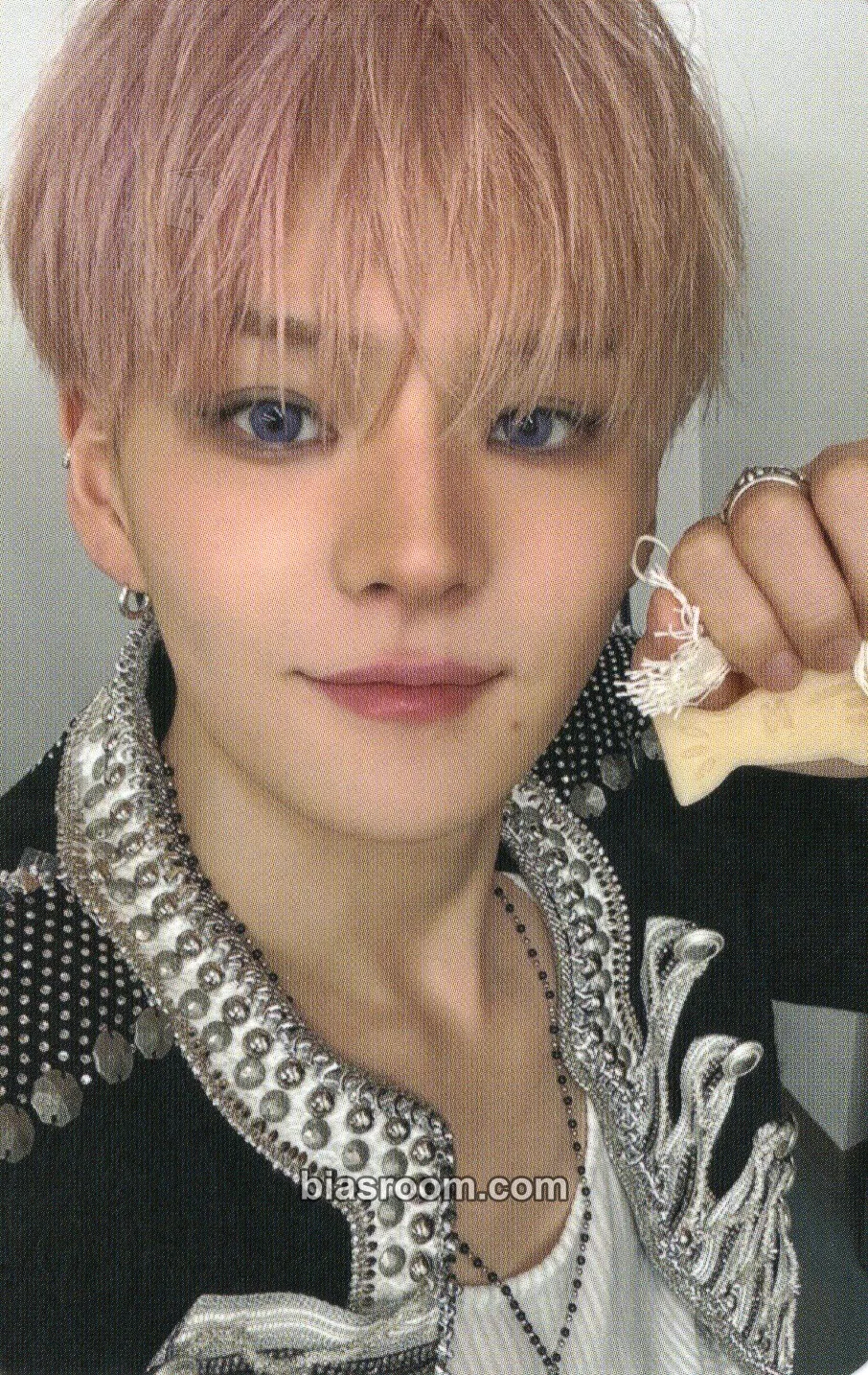 Yoshi 2026 Season's Greetings - Offstage: Soft days Photocard - TREASURE - TREASURE K-pop photocard
