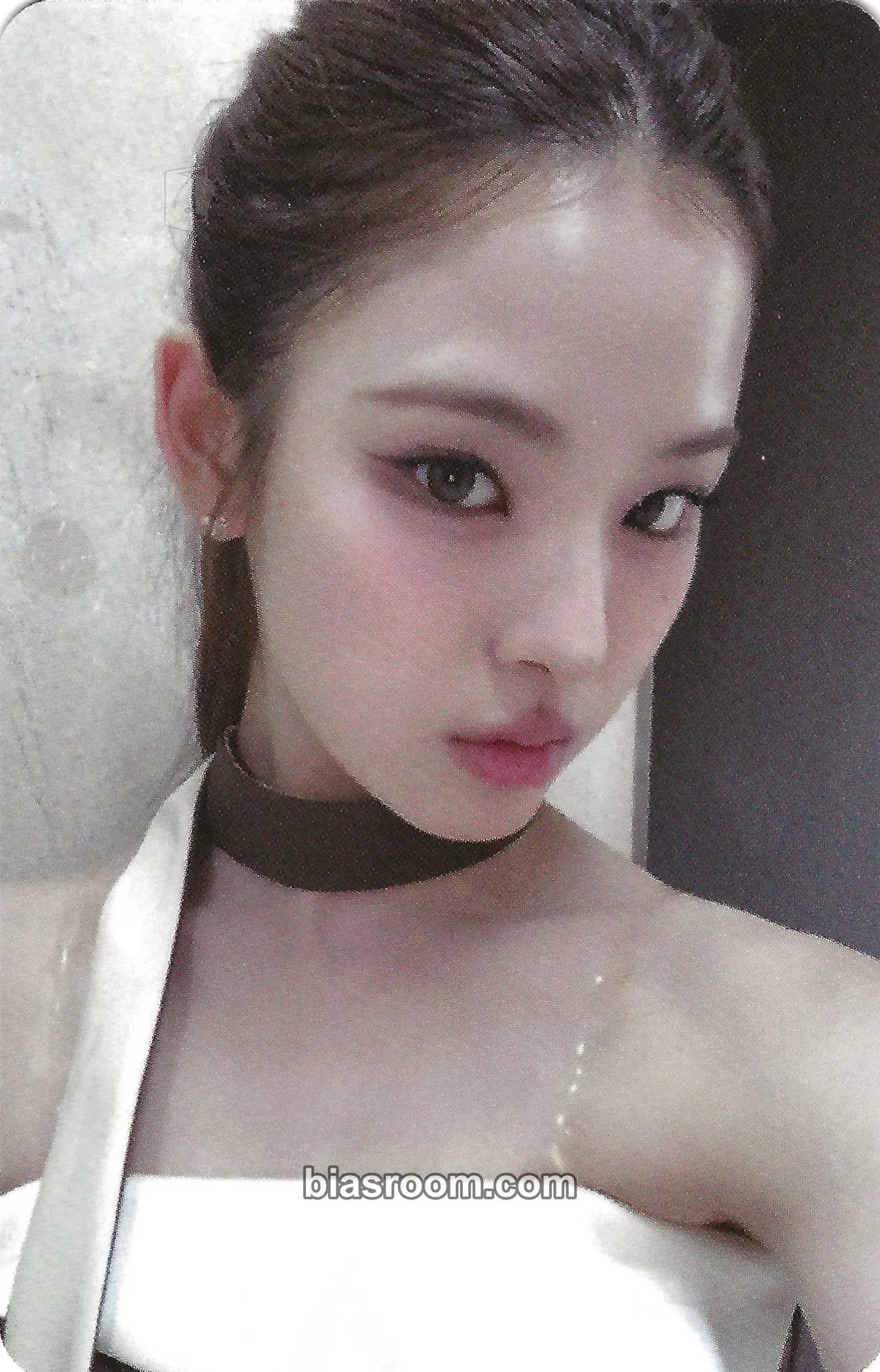 Mai Not Just Pretty Photocard - izna - izna K-pop photocard