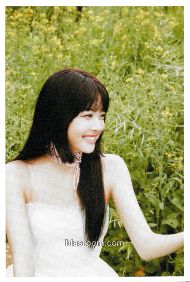 Hong Eunchae D'ICON Issue N°14 Photocard - LE SSERAFIM - LE SSERAFIM K-pop photocard