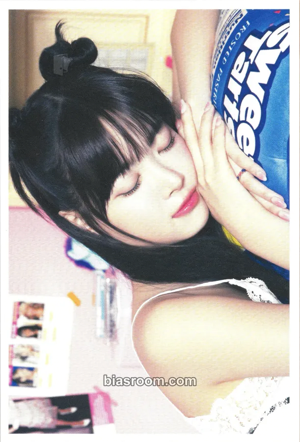 Hong Eunchae D'ICON Issue N°14 Photocard - LE SSERAFIM - LE SSERAFIM K-pop photocard