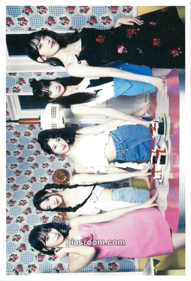 D'ICON Issue N°14 Photocard - LE SSERAFIM - LE SSERAFIM K-pop photocard