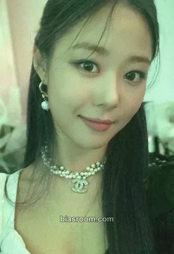 Chaerin Cherry Wish Photocard - Cherry Bullet - Cherry Bullet K-pop photocard