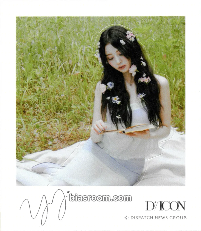 Huh Yunjin D'ICON Issue N°14 Photocard - LE SSERAFIM - LE SSERAFIM K-pop photocard