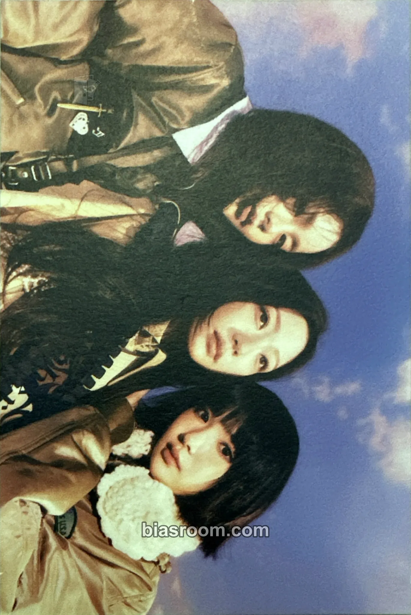 The Chase Photocard - Hearts2Hearts - Hearts2Hearts K-pop photocard