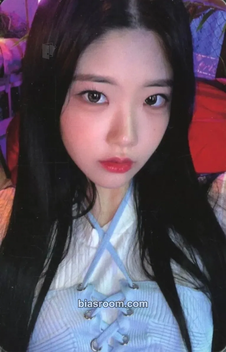 Chaewon LIVES ACROSS Photocard - CLASSy - CLASSy K-pop photocard
