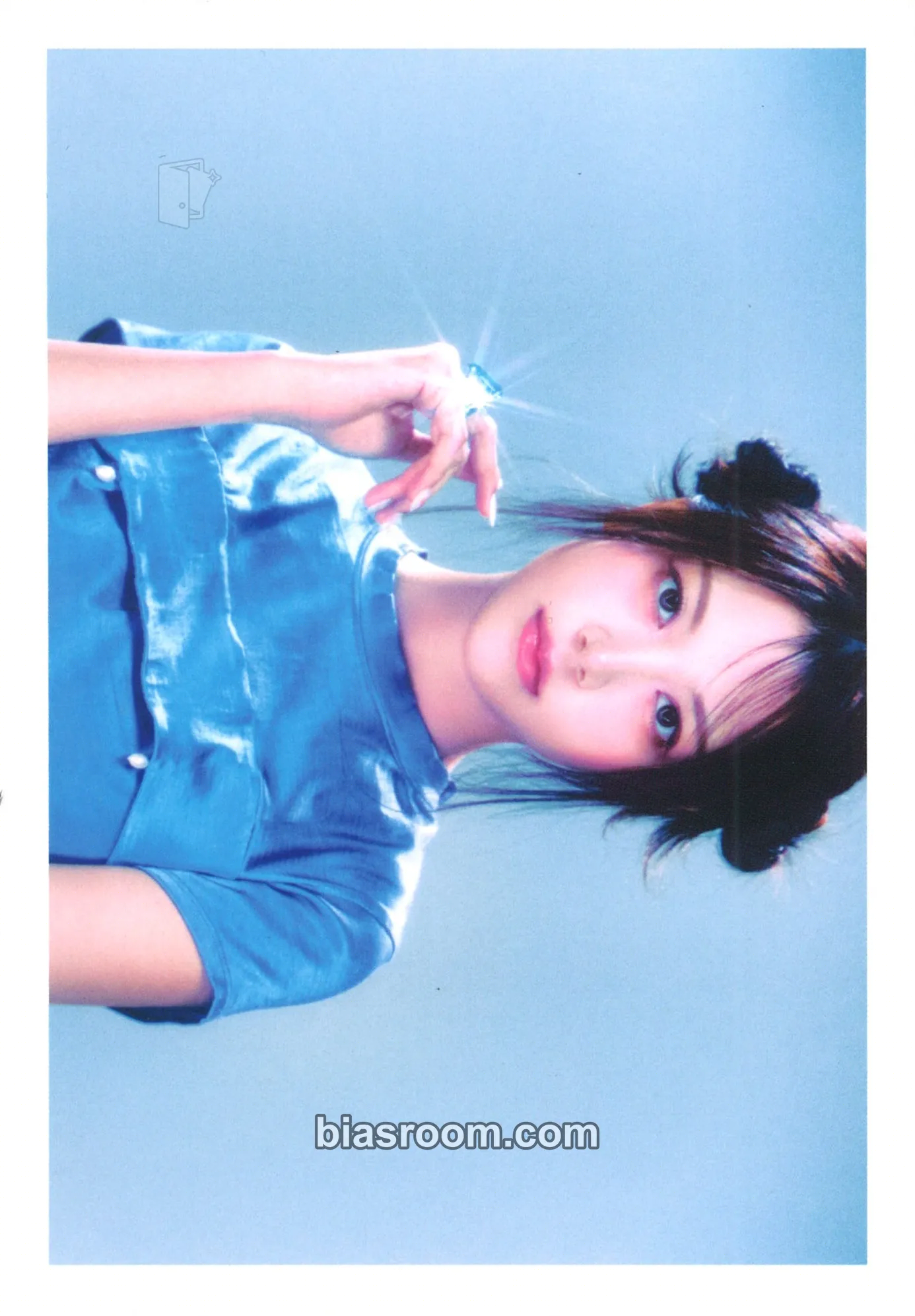 Carmen The Chase Photocard - Hearts2Hearts - Hearts2Hearts K-pop photocard