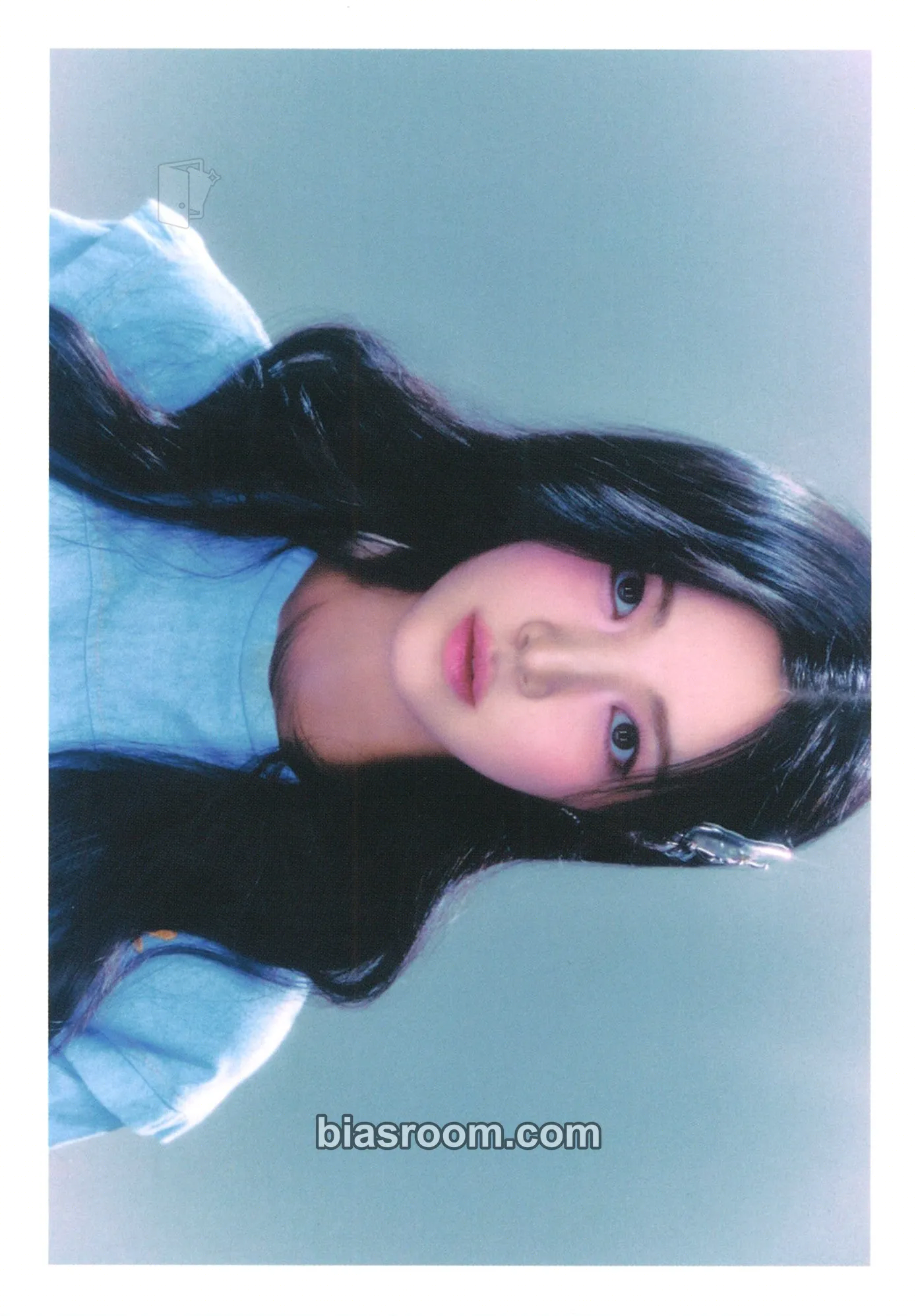 Yuha The Chase Photocard - Hearts2Hearts - Hearts2Hearts K-pop photocard