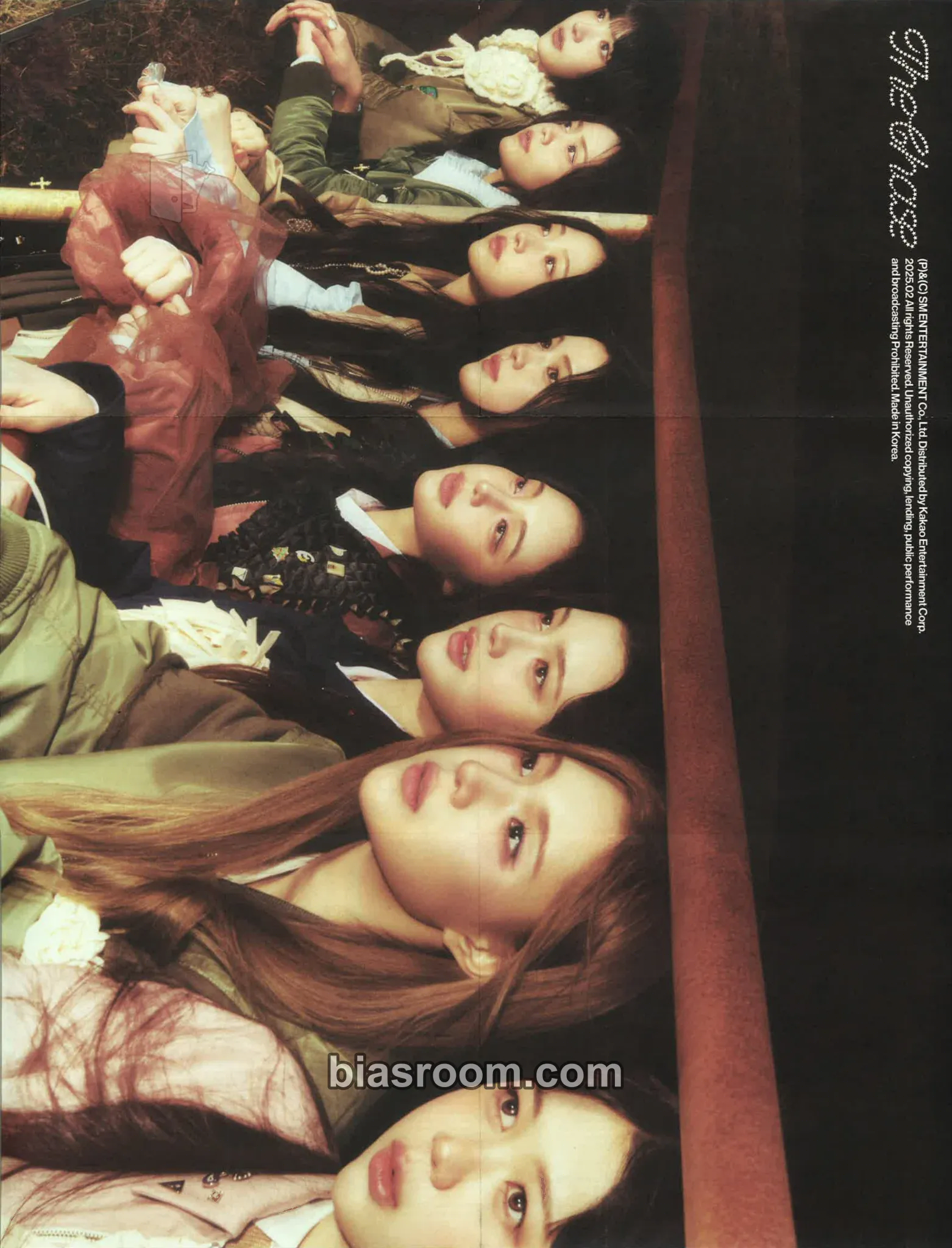The Chase Photocard - Hearts2Hearts - Hearts2Hearts K-pop photocard