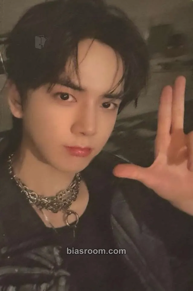 Younghoon WORLD TOUR: Zeneration 2 Photocard - THE BOYZ - THE BOYZ K-pop photocard