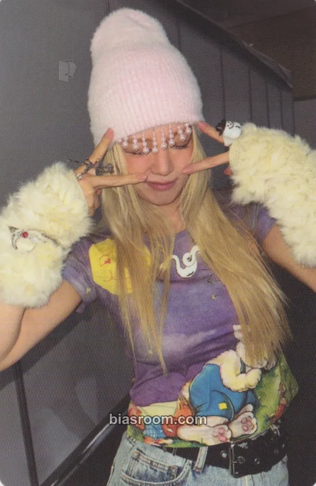 Hyoyeon Girls' Generation 2022 Winter SMTOWN: SMCU PALACE K-pop photocard
