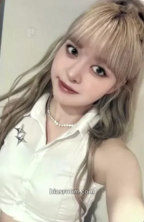 Lily Fe3O4: STICK OUT Photocard - NMIXX - NMIXX K-pop photocard