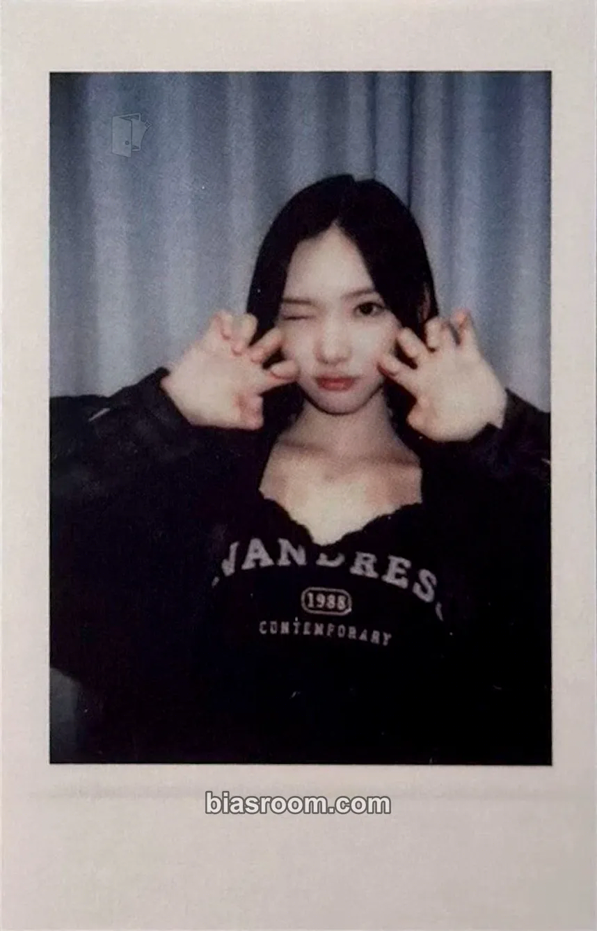 Jiwoo The Chase Photocard - Hearts2Hearts - Hearts2Hearts K-pop photocard