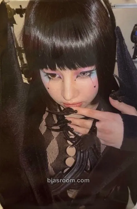 HARVEY WOKE UP Photocard - XG - XG K-pop photocard