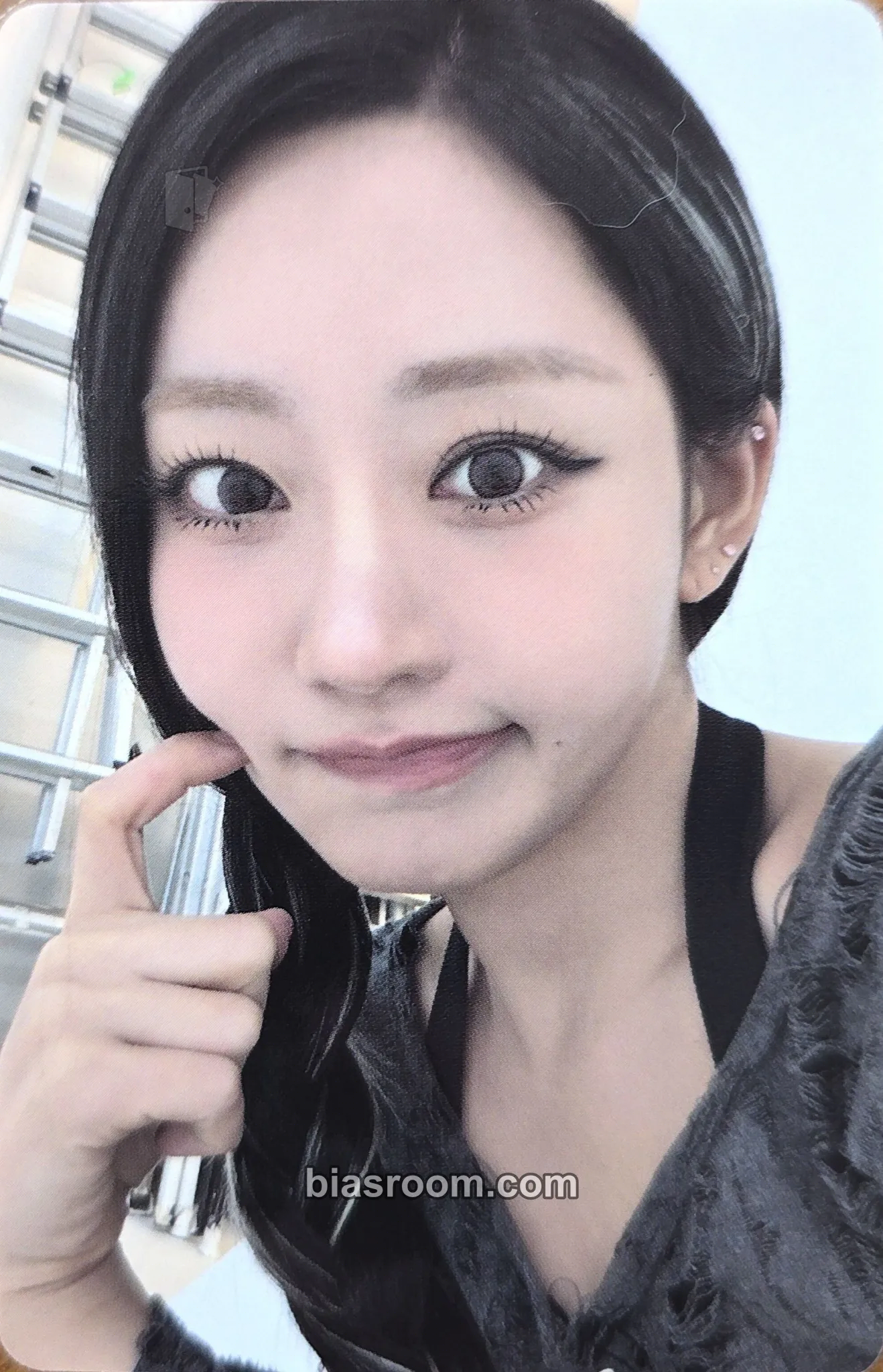 Julie Who Is She Photocard - KISS OF LIFE - KISS OF LIFE K-pop photocard