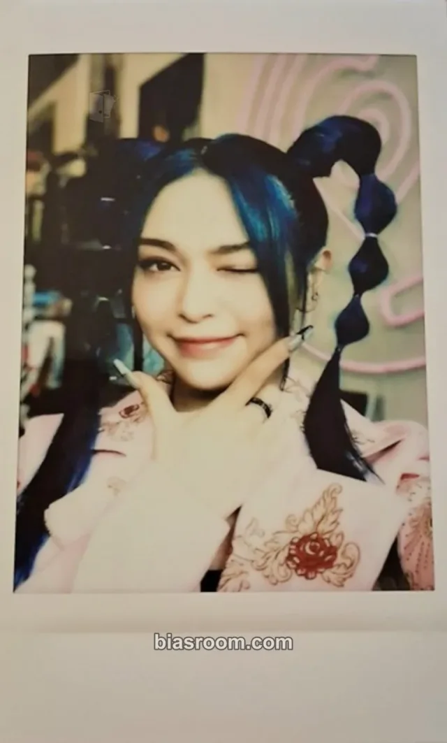 Kim Seri - AleXa - SarangHello x AleXa Exclusive Collaboration Light Stick Other polaroid saranghello