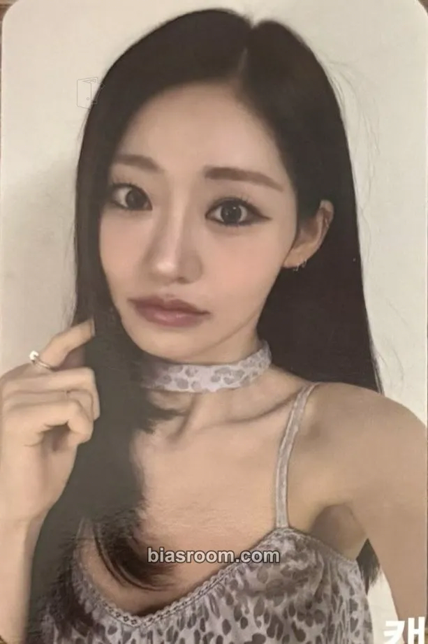 Julie Who Is She Photocard - KISS OF LIFE - KISS OF LIFE K-pop photocard