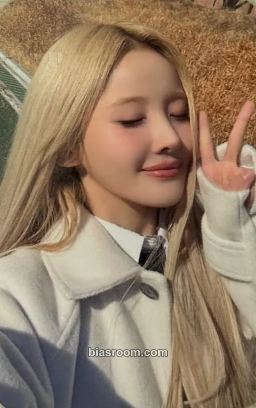 Belle Who Is She Photocard - KISS OF LIFE - KISS OF LIFE K-pop photocard