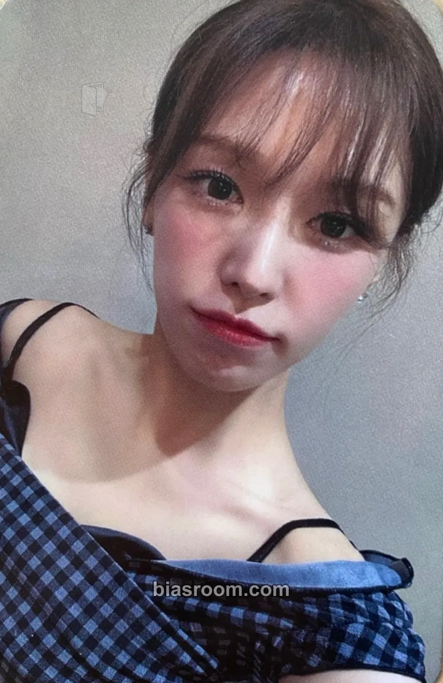 Wendy Cosmic Photocard - Red Velvet - Red Velvet K-pop photocard