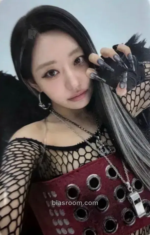 Julie Who Is She Photocard - KISS OF LIFE - KISS OF LIFE K-pop photocard
