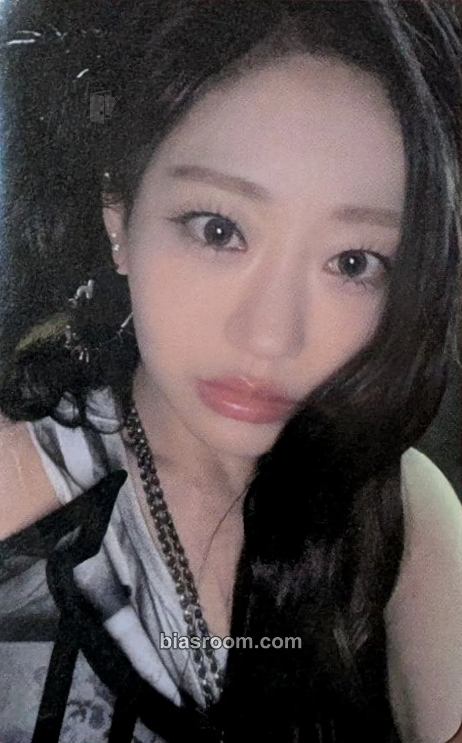 Julie Who Is She Photocard - KISS OF LIFE - KISS OF LIFE K-pop photocard