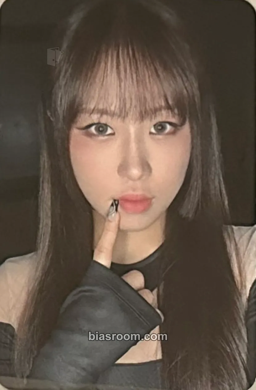 INA OVERSTEP Photocard - BADVILLAIN - BADVILLAIN K-pop photocard
