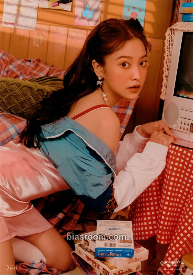 Red Velvet - Yeri - Cosmic Album A4 merch