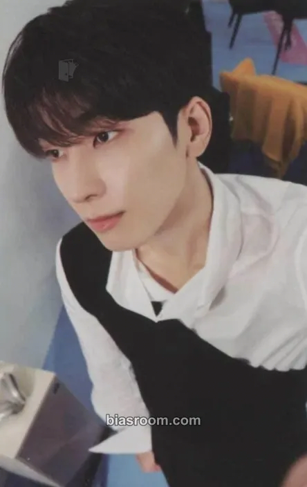 Wonwoo 17 IS RIGHT HERE Photocard - SEVENTEEN - SEVENTEEN K-pop photocard