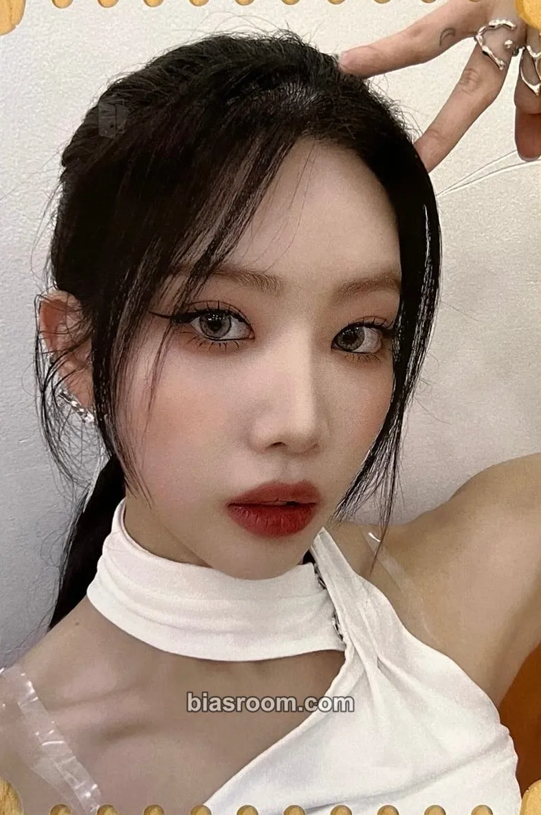 Kim Lip Version Up Photocard - ARTMS - ARTMS K-pop photocard