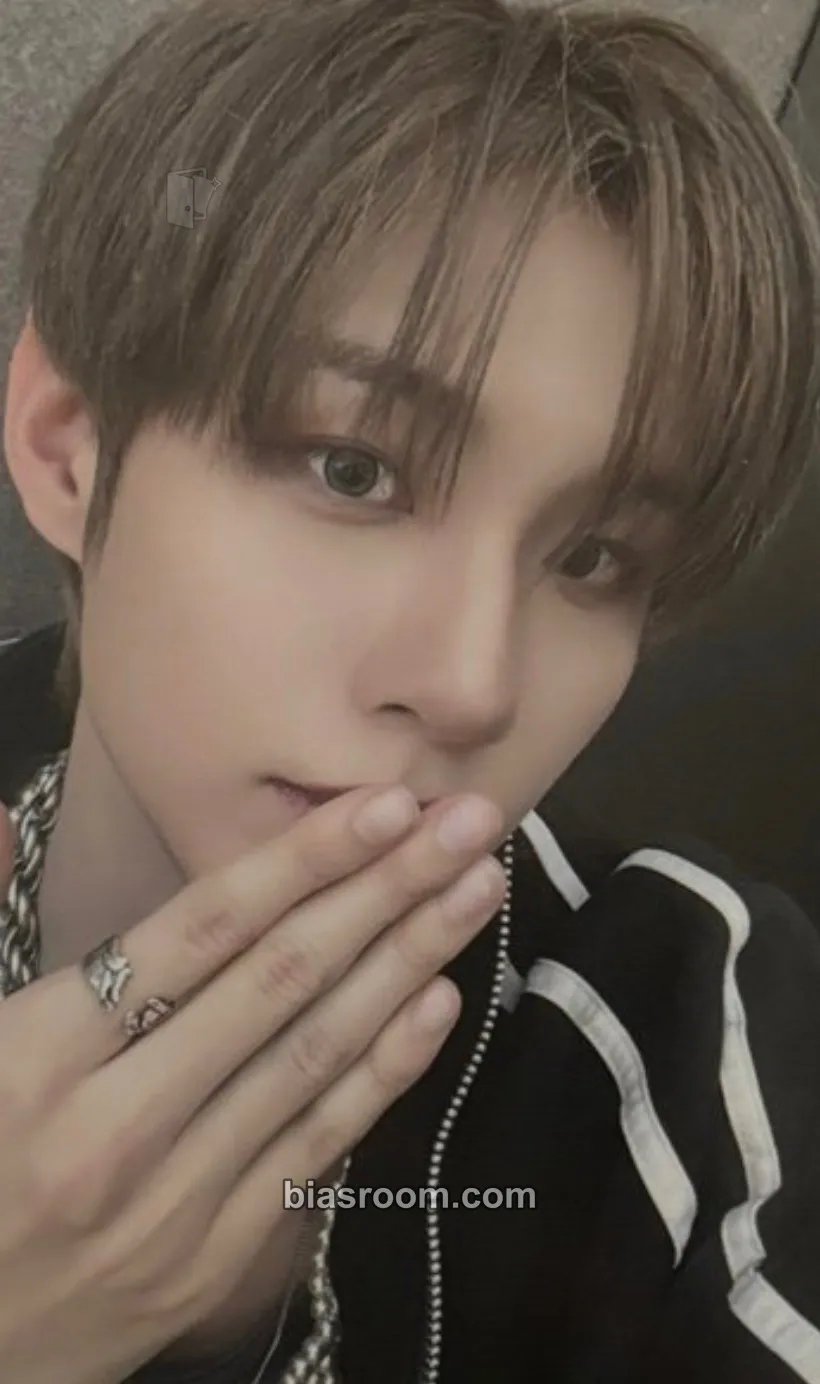 Kim Sungmin blackout Photocard - CLOSE YOUR EYES - CLOSE YOUR EYES K-pop photocard