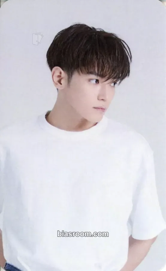 Taeyong 2022 Season’s Greetings Photocard - NCT 127 - NCT 127 K-pop photocard