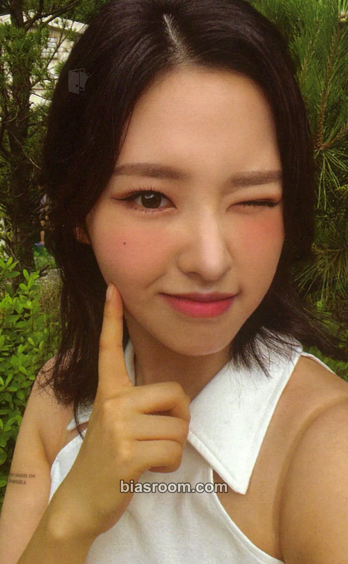 HyeJu 2023 Season's Greetings Photocard - LOONA - LOONA K-pop photocard