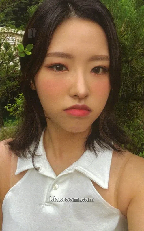 HyeJu 2023 Season's Greetings Photocard - LOONA - LOONA K-pop photocard