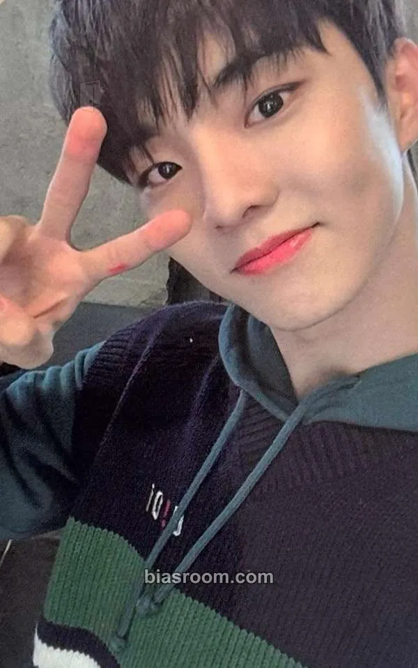 Q The Azit 2nd anniversary Photocard - THE BOYZ - THE BOYZ K-pop photocard