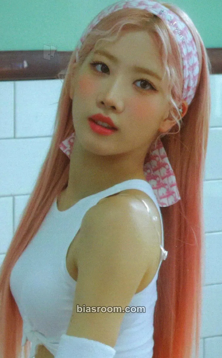 Kim Lip 2023 Season's Greetings Photocard - LOONA - LOONA K-pop photocard