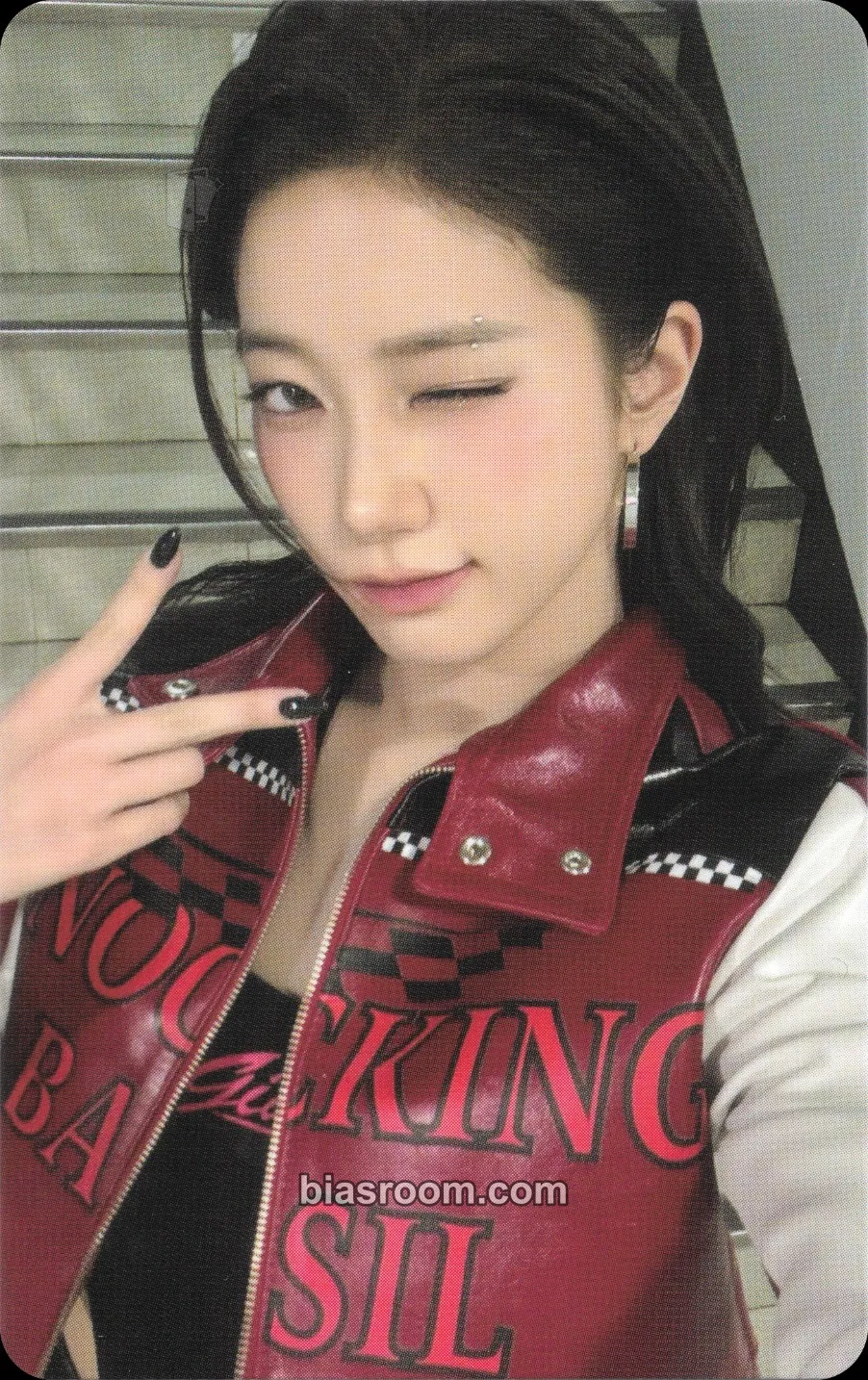 Kazuha Easy Crazy Hot Tour Encore (2025/26) Photocard - LE SSERAFIM - LE SSERAFIM K-pop photocard