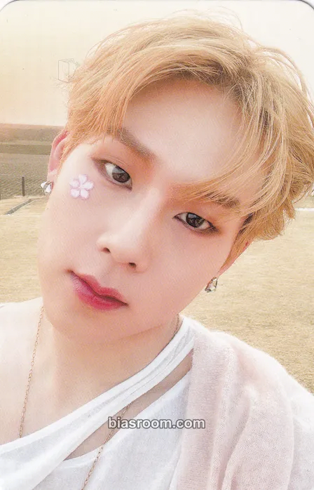 Joohoney Lights Photocard - MONSTA X - MONSTA X K-pop photocard