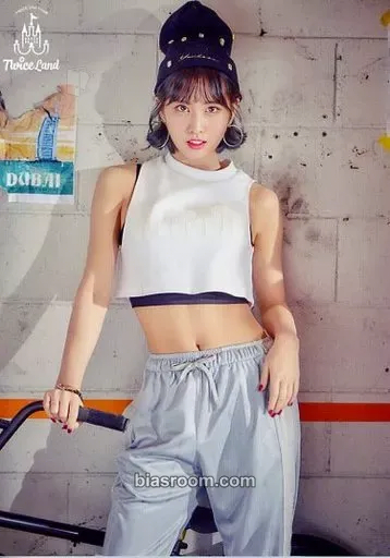 Momo Twice 2nd Tour: Twiceland Zone 2 – Fantasy Park Photocard - TWICE - TWICE K-pop photocard