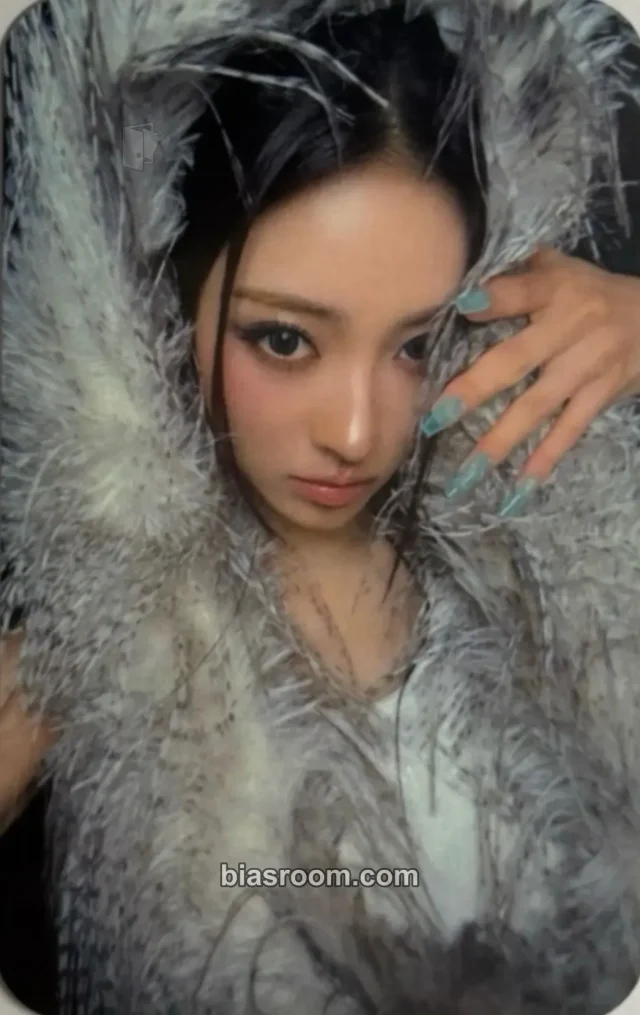MEOVV - Anna - BURNING UP Album US exclusive Haidilao brand collaboration