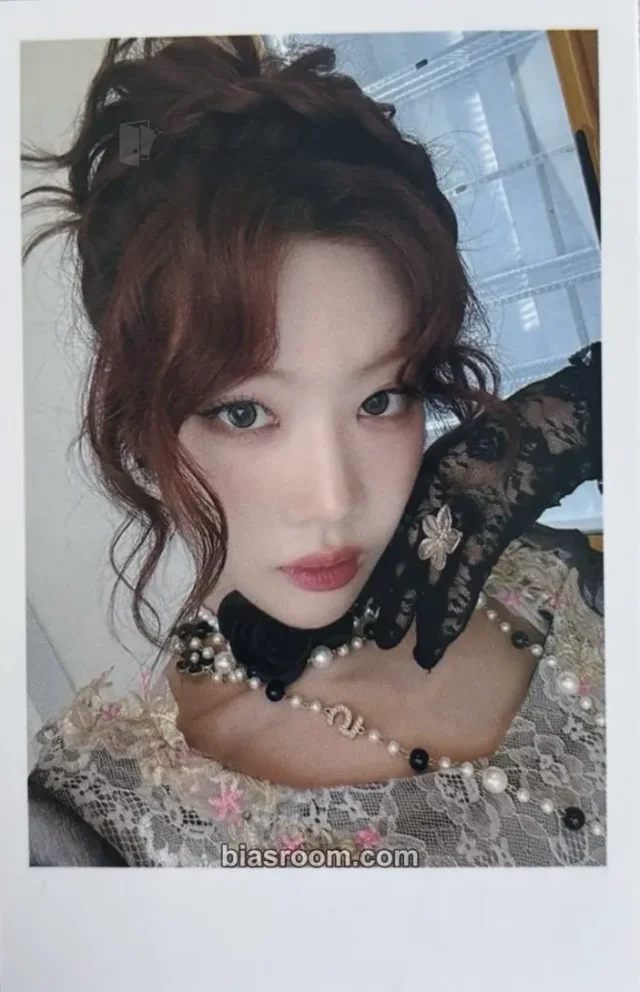 ARTMS - Kim Lip - Club Icarus Album round 11 jump up video call (fancall) polaroid