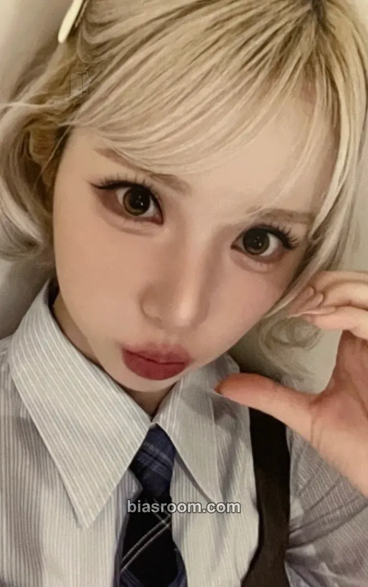 Eunha Vivid Girls 2026 Season's Greeting Photocard - VIVIZ - VIVIZ K-pop photocard