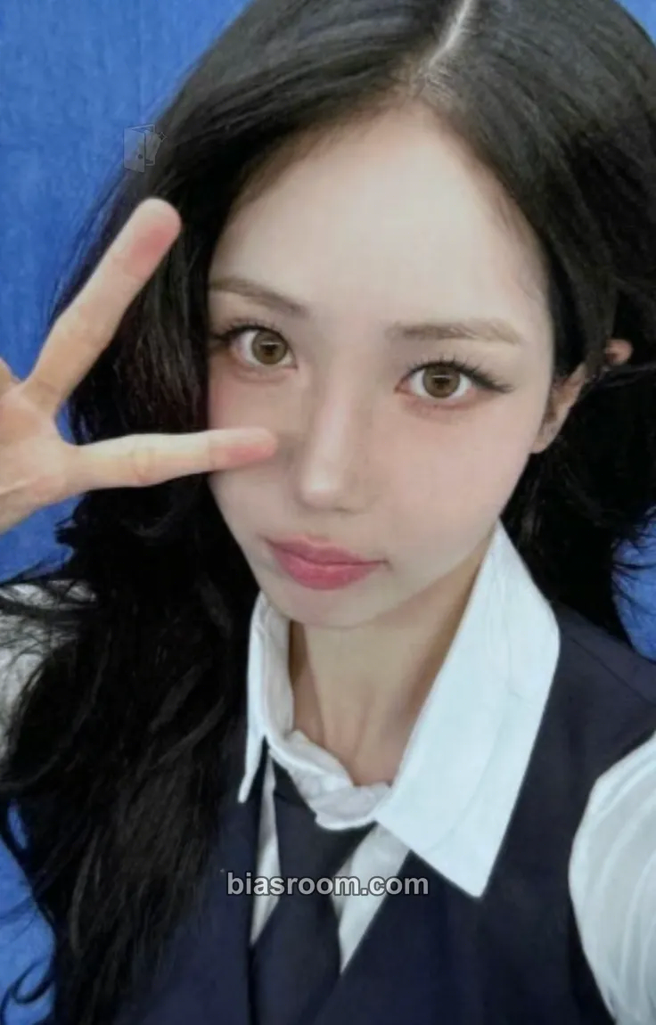 SinB Vivid Girls 2026 Season's Greeting Photocard - VIVIZ - VIVIZ K-pop photocard