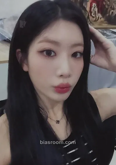 Kim Lip Version Up Photocard - ARTMS - ARTMS K-pop photocard