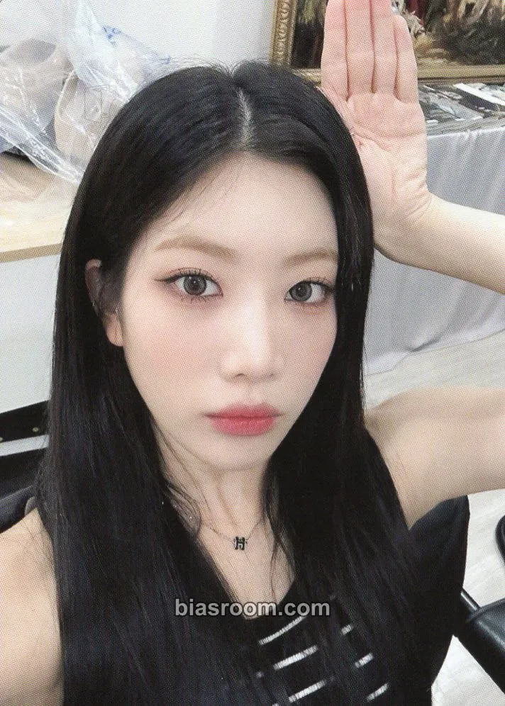 Kim Lip Version Up Photocard - ARTMS - ARTMS K-pop photocard