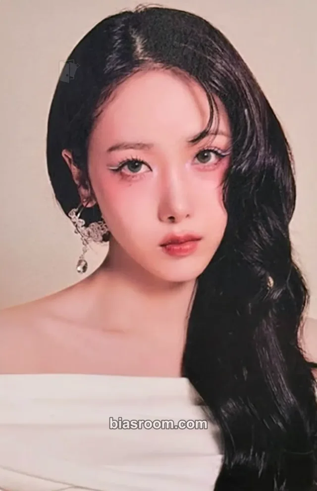 VIVIZ - SinB - New Legacy World Tour Event trading card merch photocard concept version