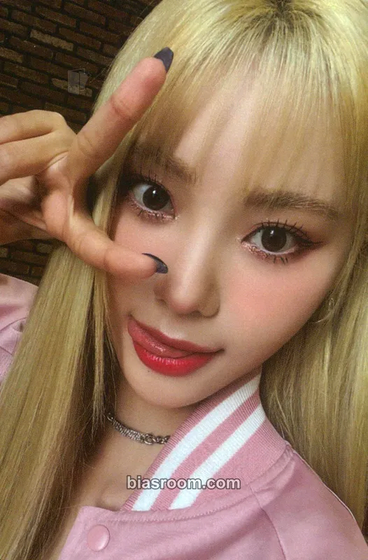 JinSoul 2023 Season's Greetings Photocard - LOONA - LOONA K-pop photocard
