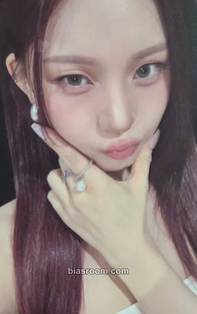 VIVIZ - Umji - New Legacy World Tour Event trading card merch photocard