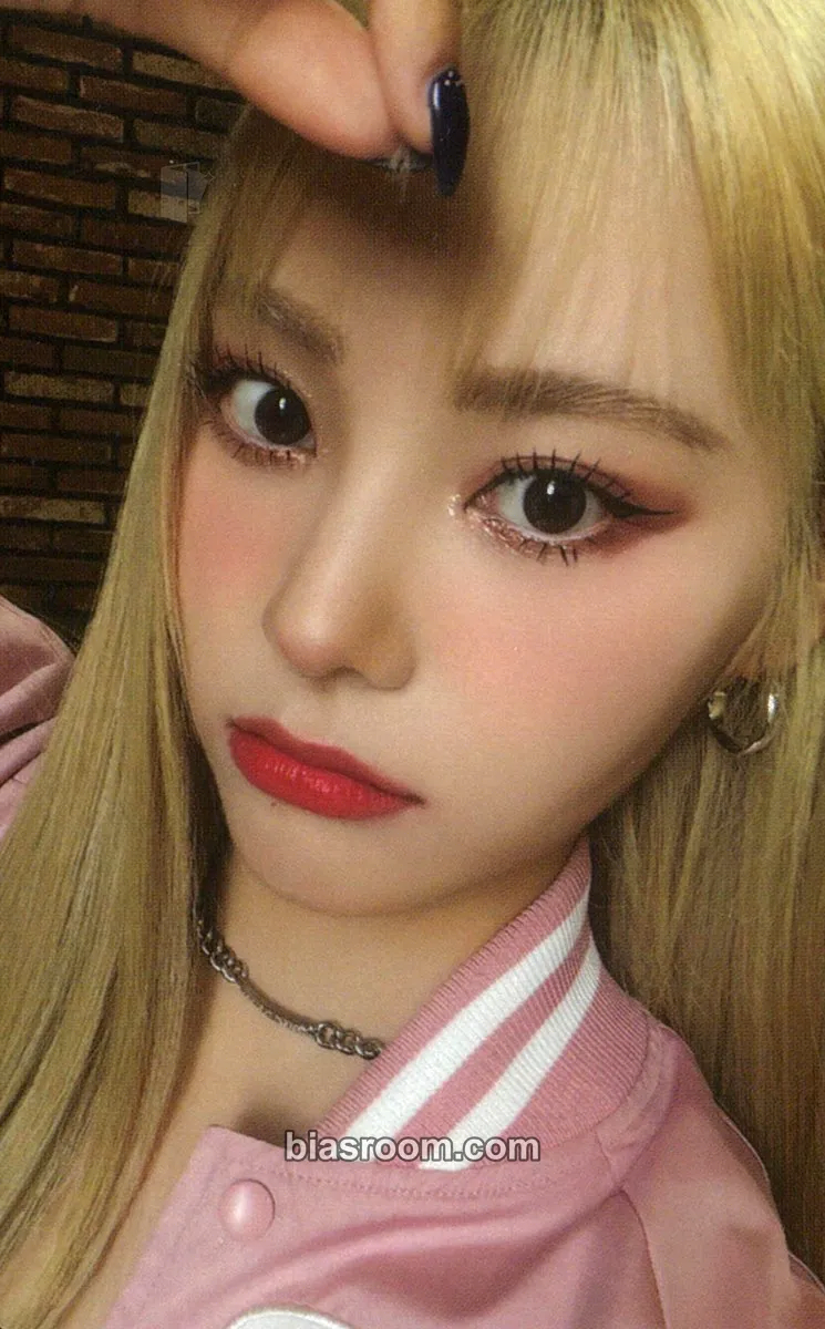 JinSoul 2023 Season's Greetings Photocard - LOONA - LOONA K-pop photocard