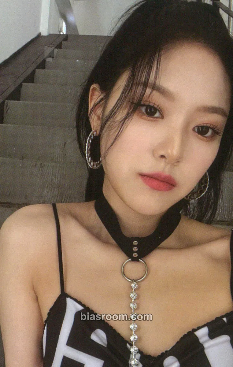 HyunJin 2023 Season's Greetings Photocard - LOONA - LOONA K-pop photocard