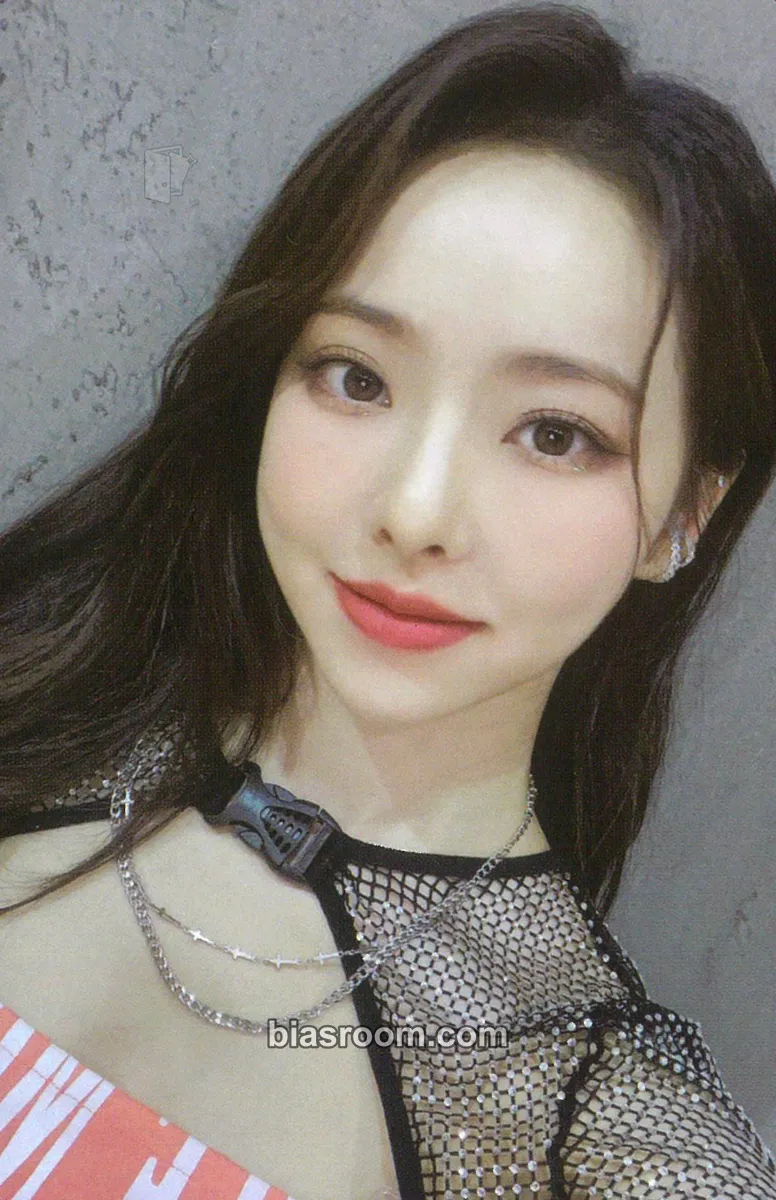 ViVi 2023 Season's Greetings Photocard - LOONA - LOONA K-pop photocard